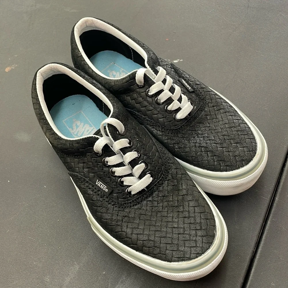 Small Platform Vans - Picture 1 of 2